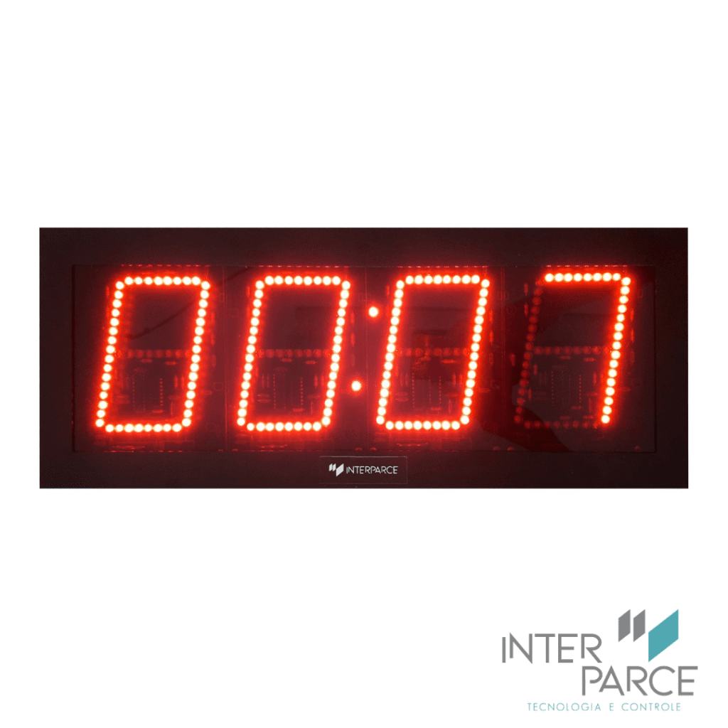 Cronômetro digital de 4 dígitos com display LED vermelho da Inter Parce, ideal para uso interno em eventos, indústrias e ambientes controlados.
