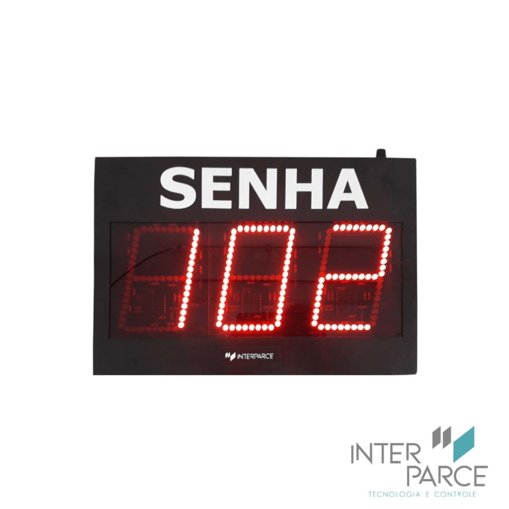 Painel de senhas sequencial com visor LED da Inter Parce, exibição de 3 dígitos em vermelho, ideal para controle de filas com vínculo à impressora.