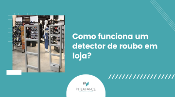 Antenas de segurança instaladas na entrada de loja detectando etiquetas antifurto em produtos, ilustrando como funciona um detector de roubo em loja para prevenir furtos no varejo.
